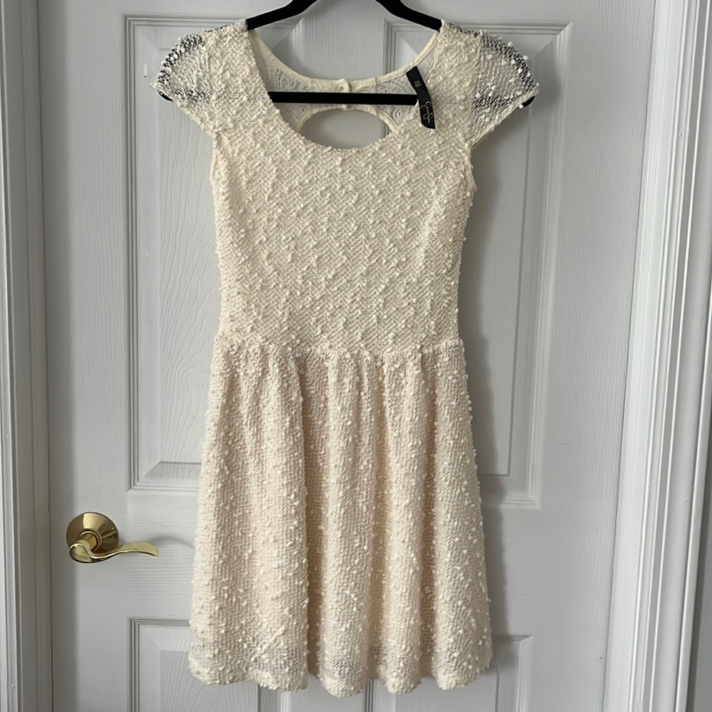 JESSICA SIMPSON cream mini dress
